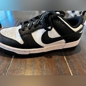 NIKE
WOMEN'S DUNK LOW PANDA - WHITE/BLACK